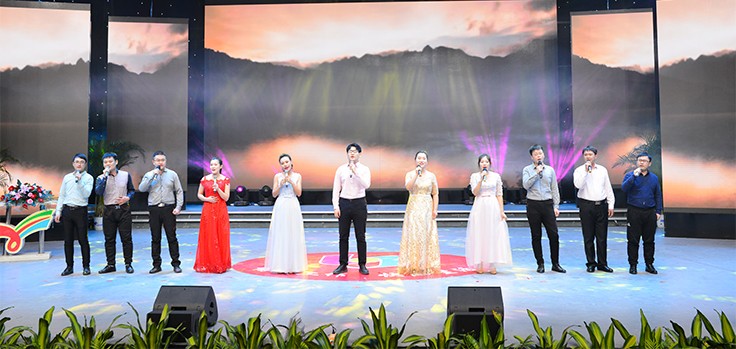 临沂新华庆祝改革开放40周年文艺汇演暨2018年授牌典礼隆重举行 第 13 张 临沂新华庆祝改革开放40周年文艺汇演暨2018年授牌典礼隆重举行 第 13 张