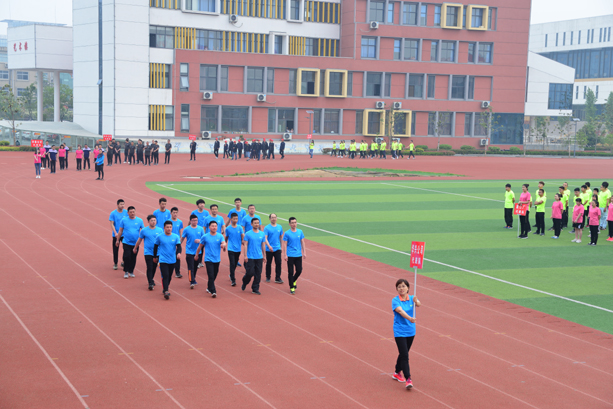 “团结拼搏,打造百年新华” 临沂新华二〇一八年春季田径运动会隆重举行 第 4 张 “团结拼搏,打造百年新华” 临沂新华二〇一八年春季田径运动会隆重举行 第 4 张