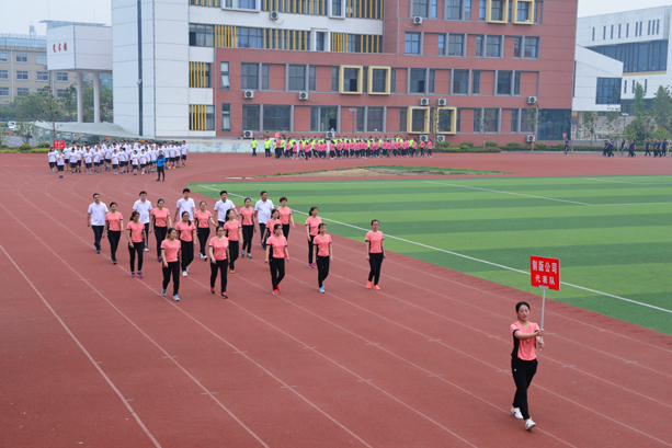 “团结拼搏,打造百年新华” 临沂新华二〇一八年春季田径运动会隆重举行 第 10 张 “团结拼搏,打造百年新华” 临沂新华二〇一八年春季田径运动会隆重举行 第 10 张