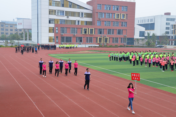 “团结拼搏,打造百年新华” 临沂新华二〇一八年春季田径运动会隆重举行 第 12 张 “团结拼搏,打造百年新华” 临沂新华二〇一八年春季田径运动会隆重举行 第 12 张