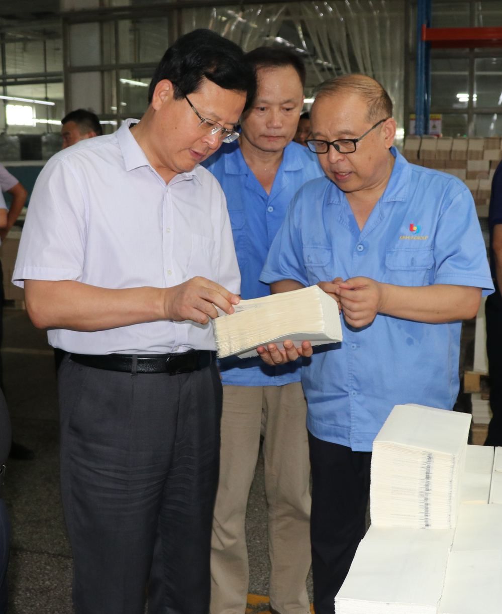 市政协主席、党组书记徐涛莅临新华集团视察调研工作 第 4 张 市政协主席、党组书记徐涛莅临新华集团视察调研工作 第 4 张