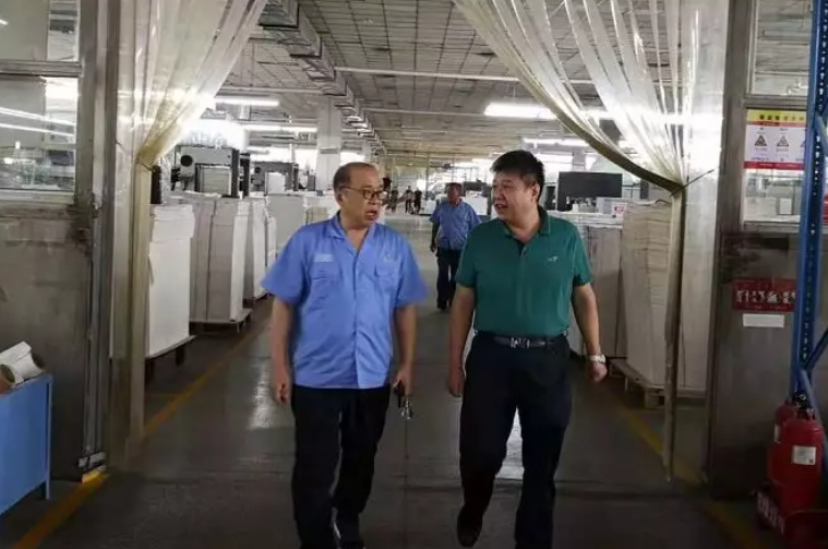 山东出版传媒股份有限公司领导莅临临沂新华检查指导2019年秋季教材印制工作 第 1 张 山东出版传媒股份有限公司领导莅临临沂新华检查指导2019年秋季教材印制工作 第 1 张